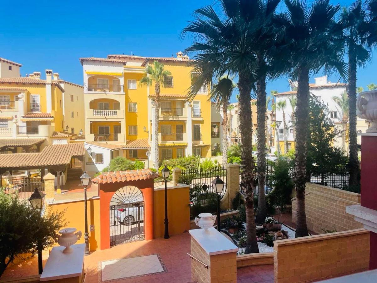 Beach Apartament In Torrevieja Luaran gambar