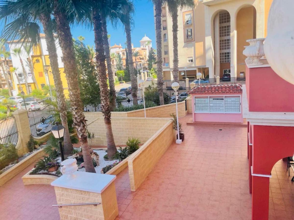 Beach Apartament In Torrevieja Luaran gambar